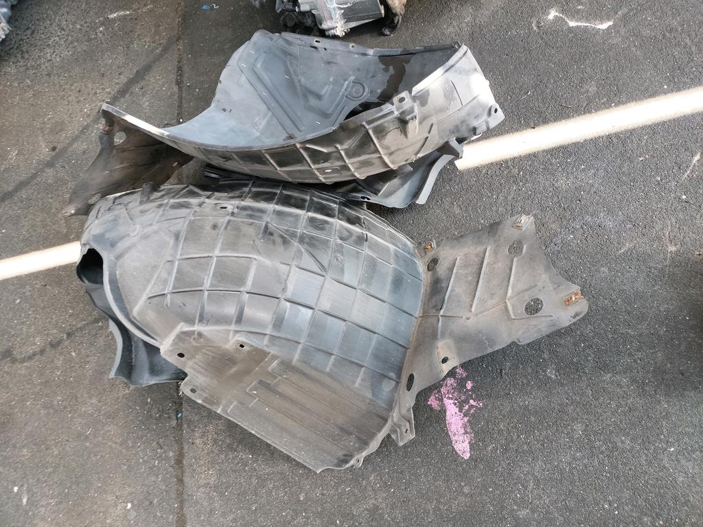 PLASTICO DE GUARDAFANGO PAR NISSAN WINGROAD 2005-2018 WAGON Y12 JY12