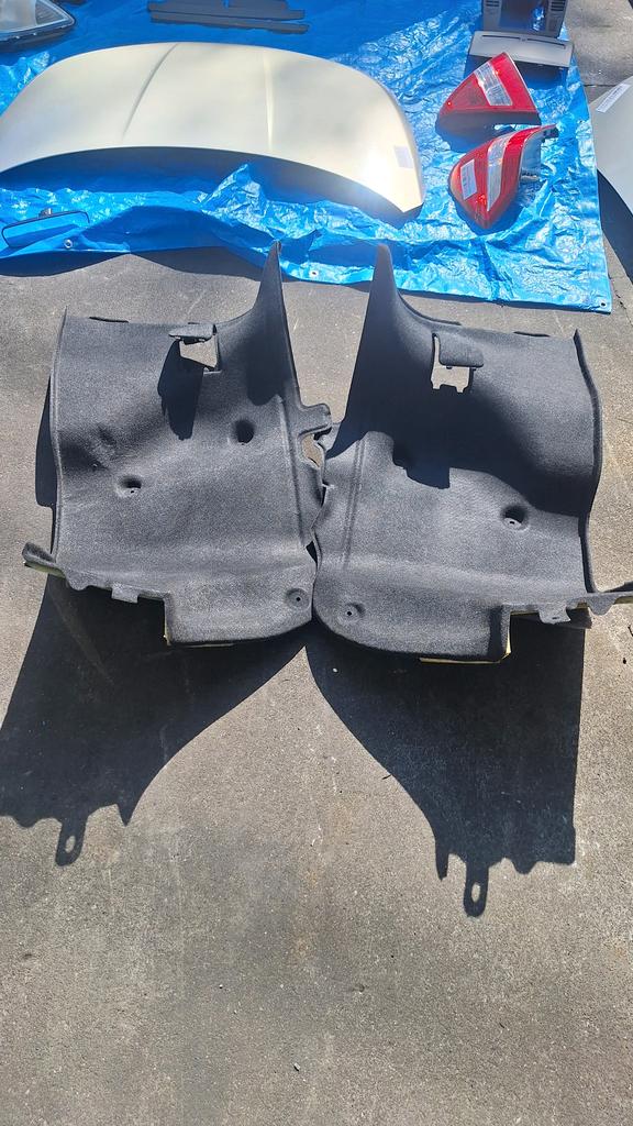 CUBIERTA LATERAL MALETERA PAR NISSAN TIIDA 2004-2012 SEDAN SC11 SJC11