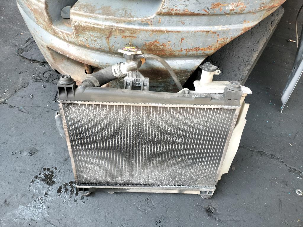 RADIADOR GASOLINERO TOYOTA BB 2000-2005 HATCHBACK NCP30 NCP35