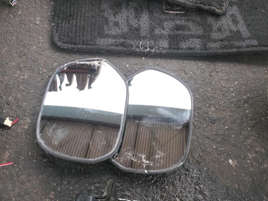 VIDRIO LENGUETA DE ESPEJO DE PUERTA TOYOTA BB 2000-2005 HATCHBACK NCP30 NCP35