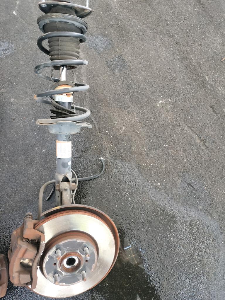 SUSPENSION DEL.MACPHERSON DISCO LH TOYOTA PORTE 2004-2012 HATCHBACK NNP10 NNP15