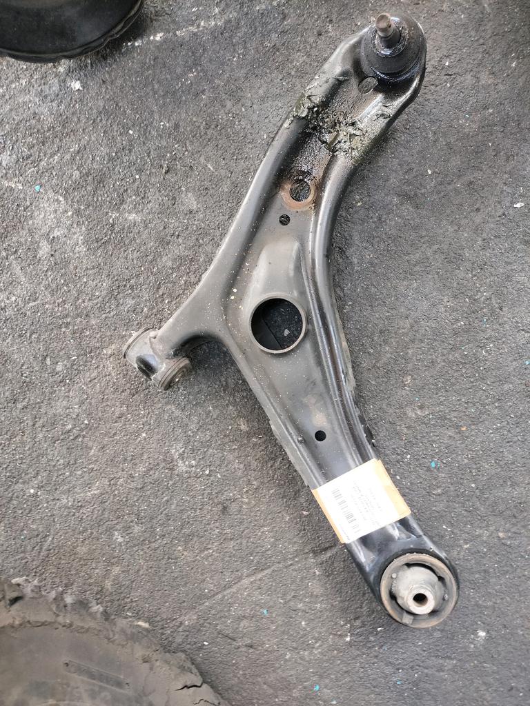 TRAPECIO LH TOYOTA PORTE 2004-2012 HATCHBACK NNP10 NNP15