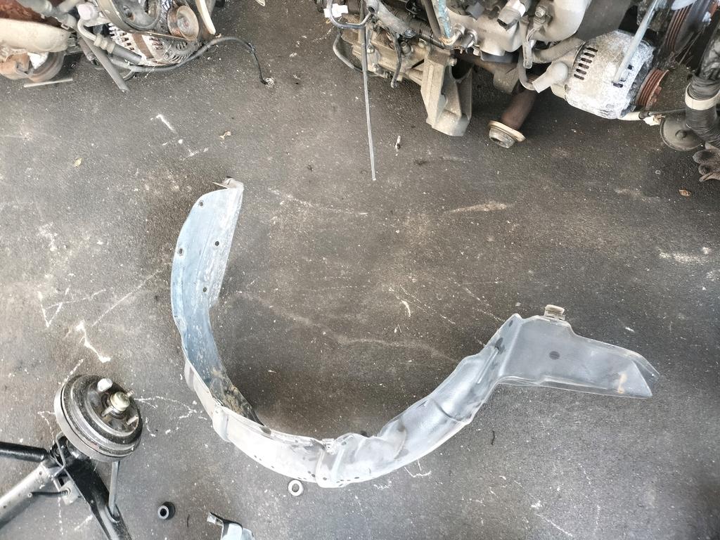 PLASTICO DE GUARDAFANGO LH TOYOTA STARLET 1989-1996 HATCHBACK EP80 NP80
