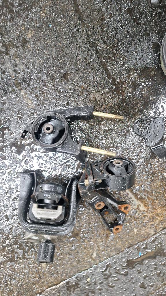 SOPORTE DE MOTOR TOYOTA 2NZ