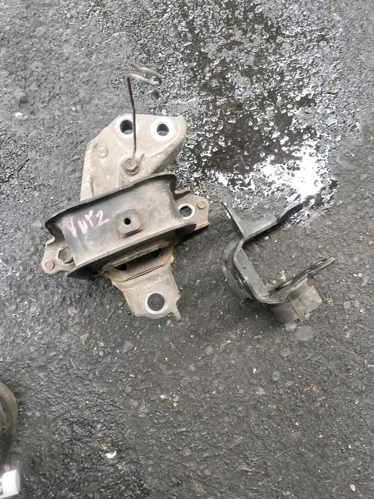 SOPORTE DE MOTOR TOYOTA 1SZ