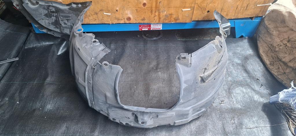 PLASTICO DE GUARDAFANGO LH MAZDA AXELA 2003-2009 HATCHBACK BK3P BKEP