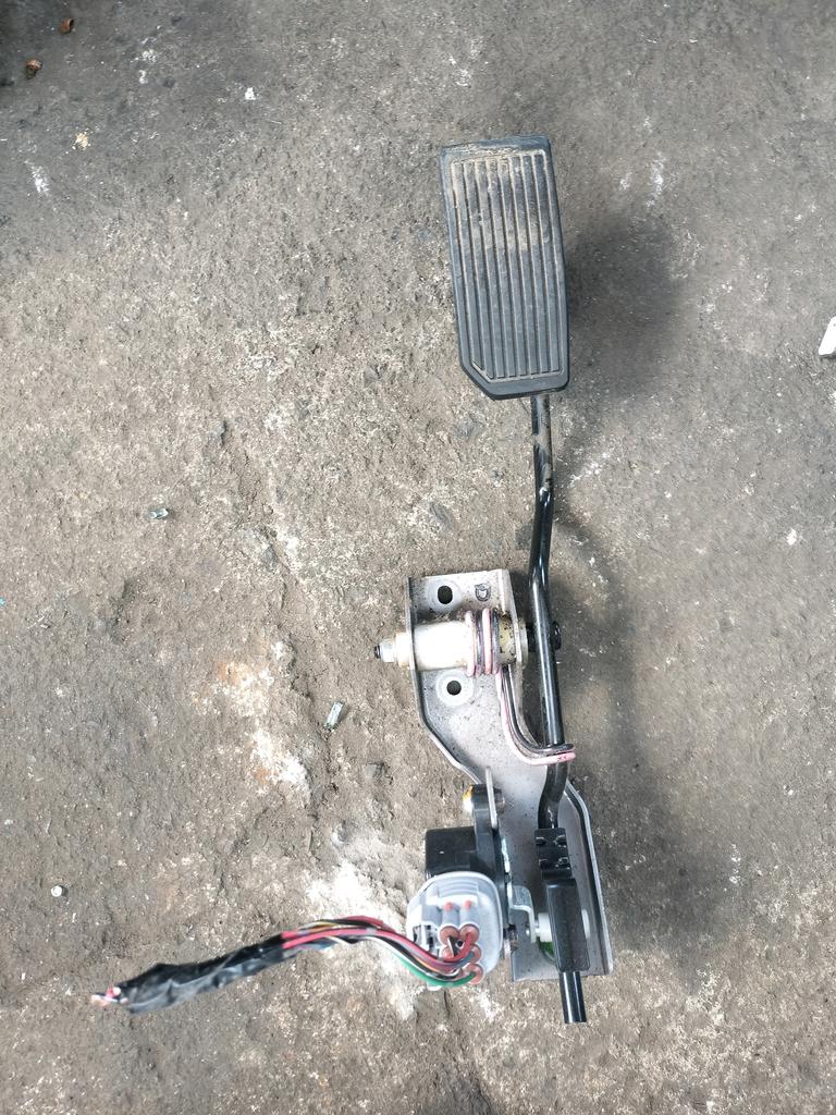 PEDAL DE ACELERADOR MAZDA FAMILIA 1999-2008 VAN VY11 VFNY11