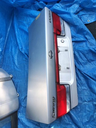 [ERX3H2] MALETERA NISSAN SUNNY 1998-2004 SEDAN B15 SB15