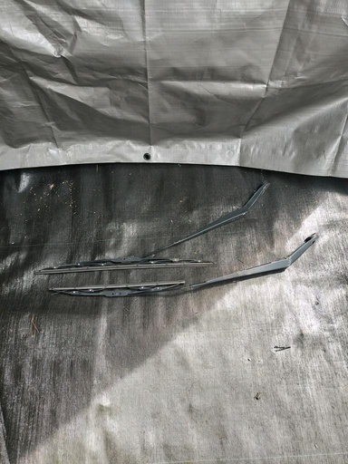 [8ZGTM6] PLUMILLA LIMPIAPARABRISA PAR NISSAN TIIDA 2004-2012 SEDAN SC11 SJC11