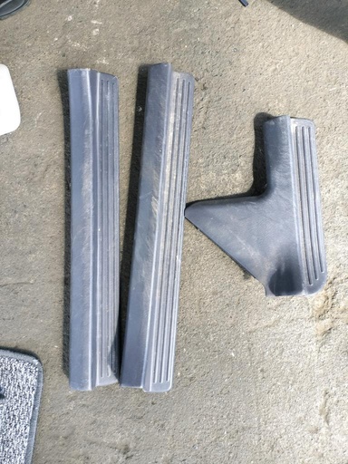 [5QVW2M] PISADERA DE PUERTA MAZDA FAMILIA 1999-2008 VAN VY11 VFNY11