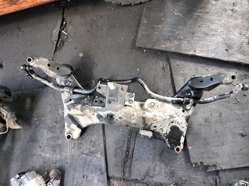 [UJ643Q] PUENTE TRANSVERSAL DE MOTOR MAZDA FAMILIA 1999-2008 VAN VY11 VFNY11